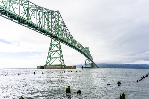 哥伦比亚河口的阿斯托里亚-梅格勒长桁架桥图片下载