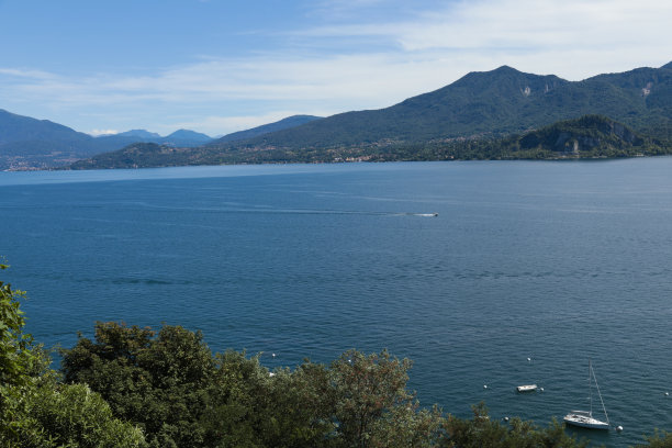 Lake更大图片下载