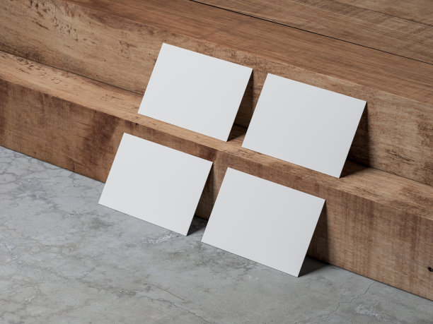 四张白色名片模型站在木制楼梯上图片下载