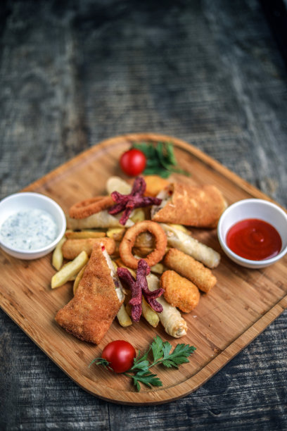 快餐敬酒的概念图片下载