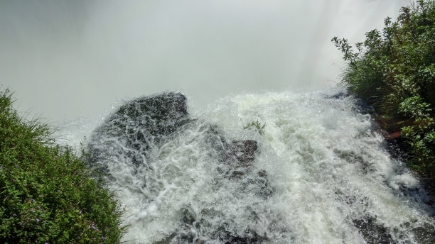 Iguacu瀑布。阿根廷和巴西的自然奇迹之一图片下载