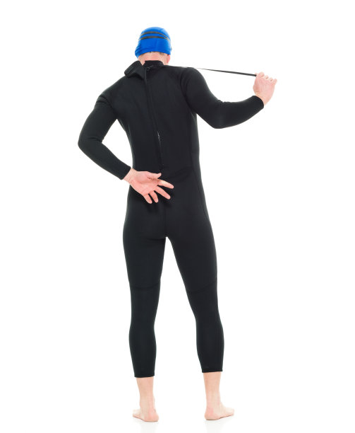 全长/一人/一人/ 30-39岁英俊的人的后视图白人男性/中年成年男子/中年铁人三项运动员做铁人三项/游泳/站在白人背景谁是脱衣图片下载