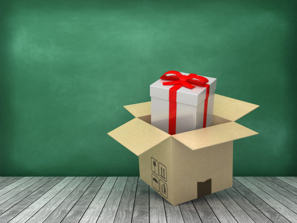 木箱与礼品盒在木地板上-黑板背景- 3D渲染图片下载