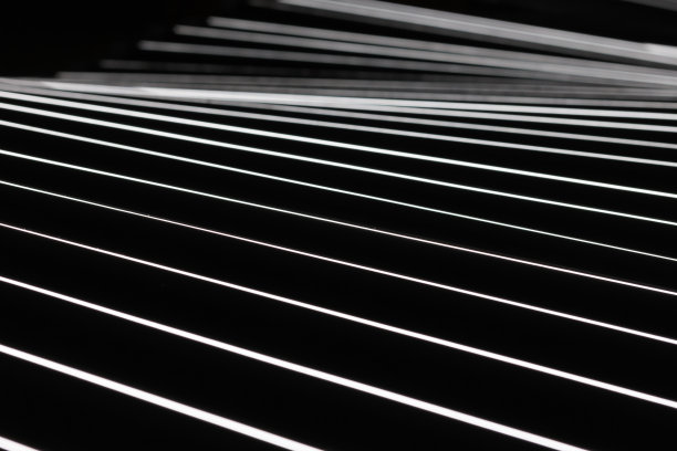 深色的背景和白色的线条。图片下载