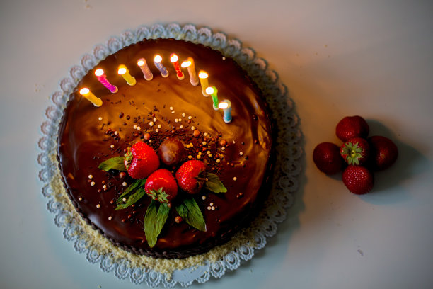 草莓巧克力蛋糕图片下载