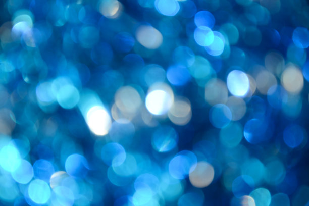 散景照片。节日的背景。圣诞灯。背景。散焦蓝宝石。新年的背景。节日的壁纸。眨眼。狂欢节。复古风格的照片。蓝色的。图片下载