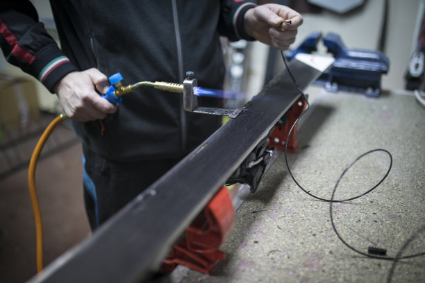 滑雪维修店图片下载