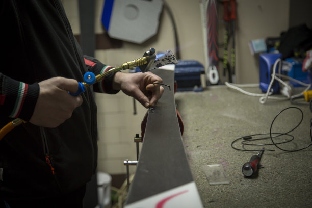 滑雪维修店图片下载