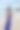 近距离观察一位穿着蓝色连衣裙的优雅年轻女子站在沙滩上。图片下载