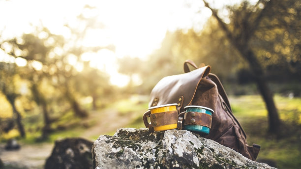 山上的咖啡杯图片下载