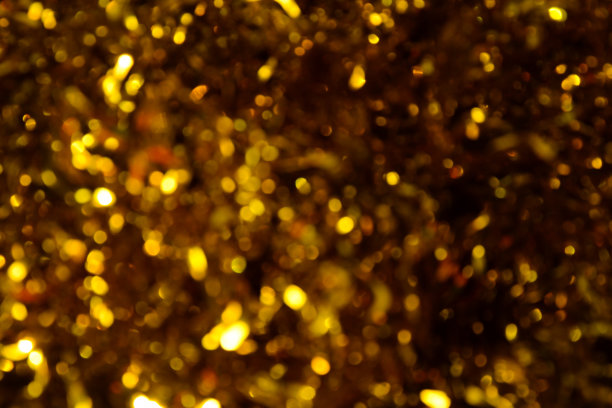 散景。节日的背景。圣诞灯。闪闪发光。散焦蓝宝石。新年的背景。节日的壁纸。眨眼。狂欢节。金属丝。散景复古风格照片。金。黄金。图片下载