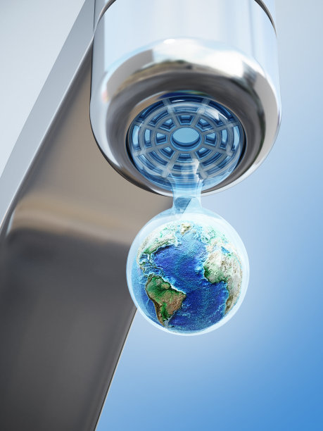 滴落水滴中的地球图片下载