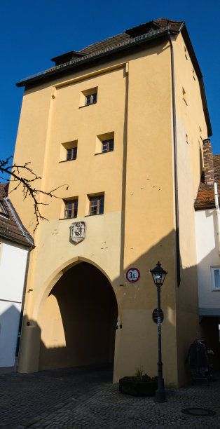 德国巴伐利亚州赫斯布鲁克的纽伦堡门图片下载