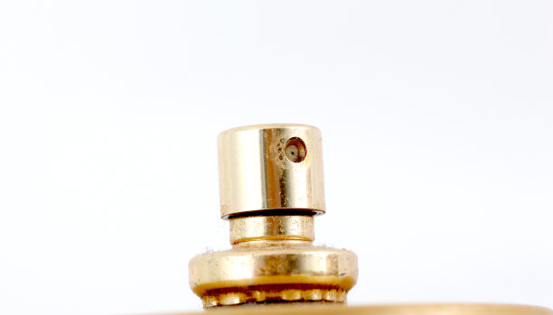 白色背景上的香水香水瓶图片下载