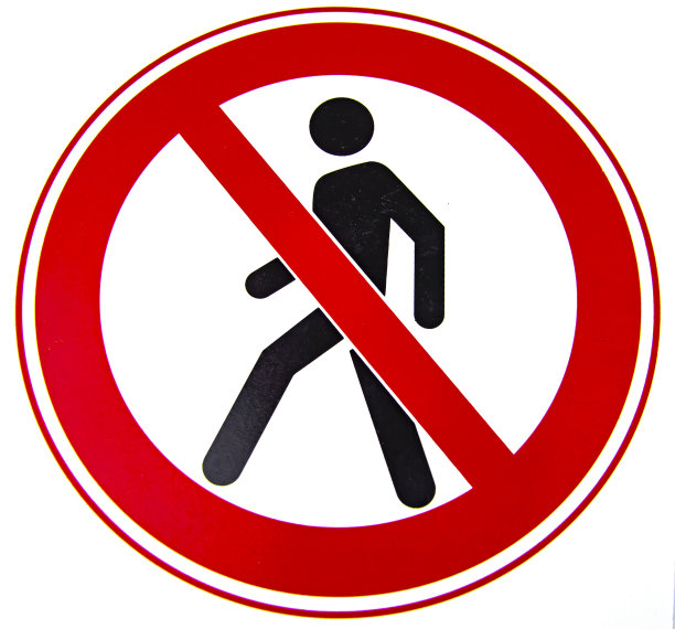 禁止行人通行的标志。交通法规。图片下载