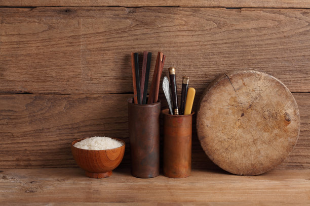 中式餐具以中餐厅为空白文字，中式厨房为背景图片下载