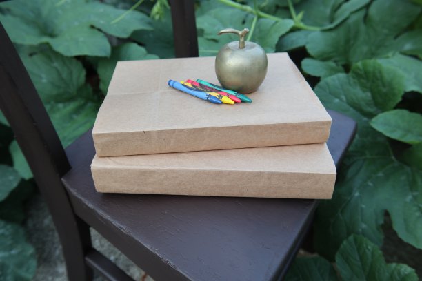 学校的椅子图片下载