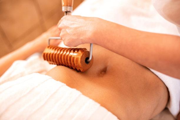 使用木质器械和工具进行减肥图片下载