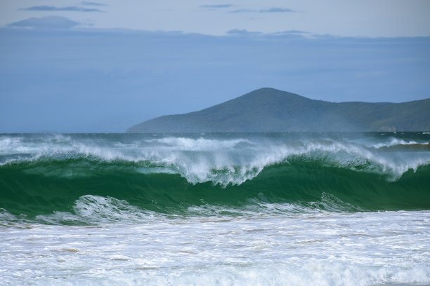 强力冲岸浪图片下载