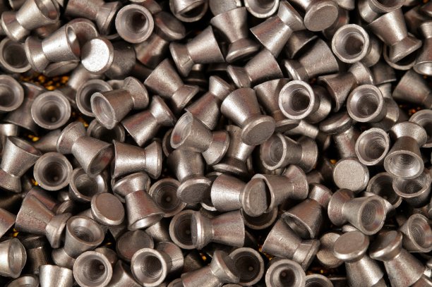 铅气枪弹丸特写背景纹理，选择一个气枪弹丸。关闭了。枪支管制的背景。射击概念，气动武器图片下载