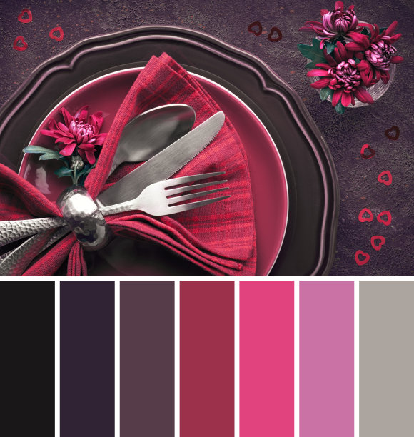 色彩搭配调色板从冬天的背景与冷杉树枝和勃艮第菊花，冬季餐桌设置图片下载