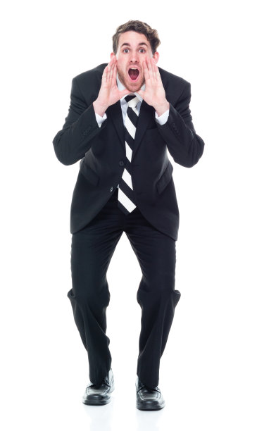 全身/一人/看镜头/正面20-29岁的成年英俊的人高加索年轻男子/男性商人/商人/经理站在白色背景穿西装图片下载