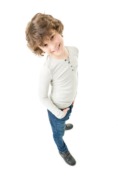 9岁男孩的全长搞笑照片图片下载