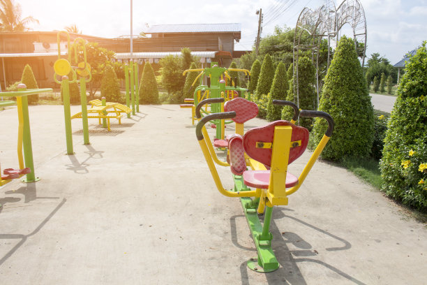 户外健身设备图片下载