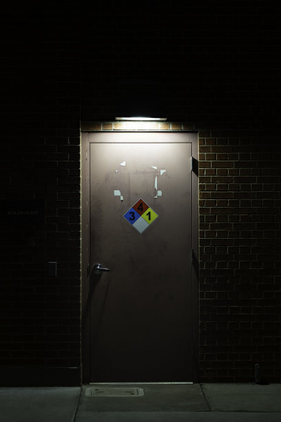 有危险信息的门口图片下载