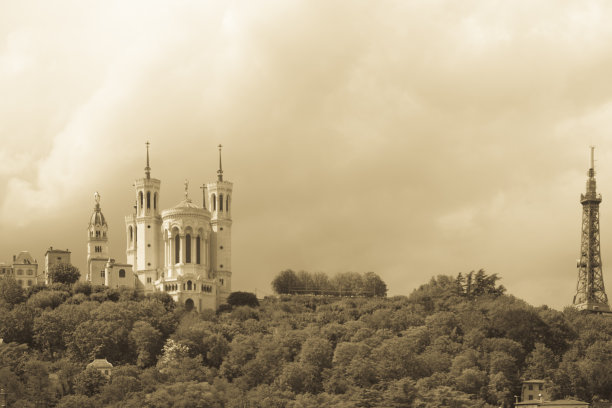 巴黎圣母院的外观，法国里昂图片下载