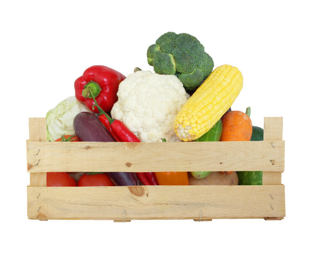 蔬菜在木箱上孤立白色图片下载
