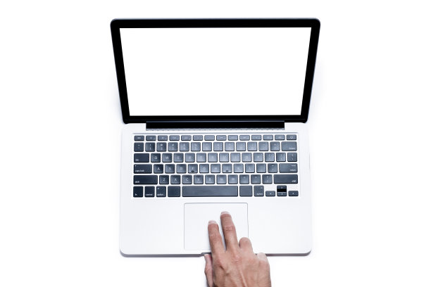 从俯视图看，马累的手在白色的笔记本电脑上打字，屏幕是空白的。孤立的白色背景与剪辑路径。我”图片下载