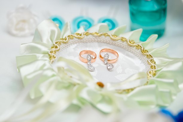 新娘和丈夫的珠宝图片下载