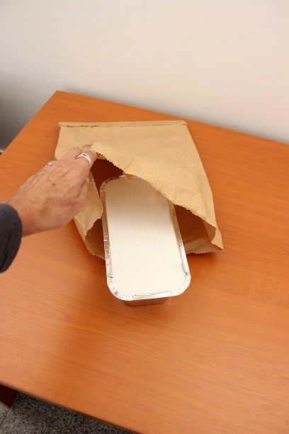 纸袋装的午餐图片下载