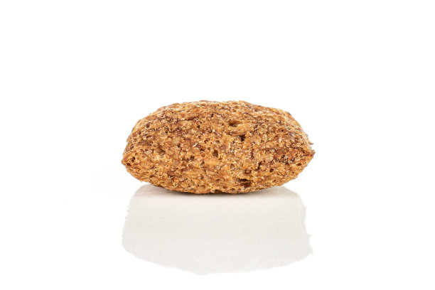 脆脆的谷物枕孤立在白色图片下载