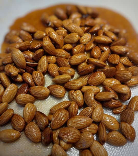 焦糖烤杏仁。图片下载