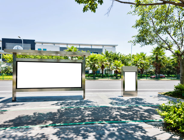 公共汽车站的空白广告牌图片下载