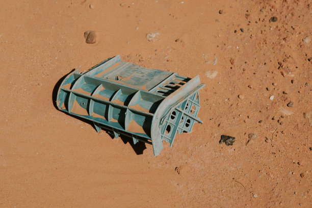 自然界中的塑料污染。图片下载