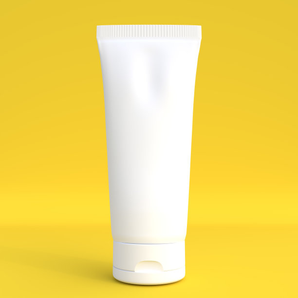 乳脂管孤立在黄色背景上图片下载