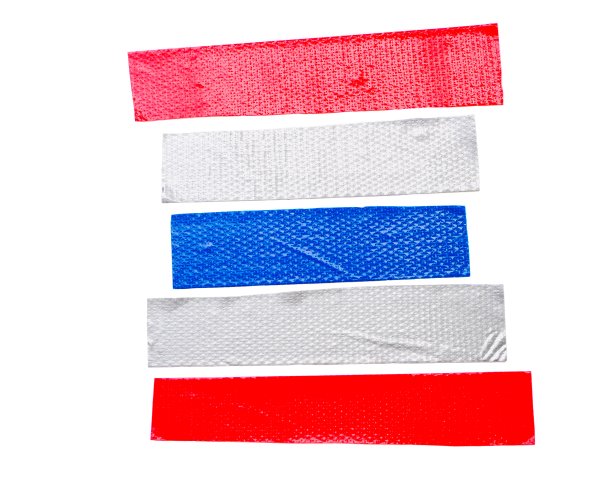 一套红灰蓝胶带在白色的背景。撕成横向和不同大小的胶带，粘片。图片下载