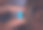 在图片中心的手指之间看平板电脑图片下载