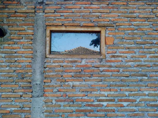 窗框和砖墙图片下载