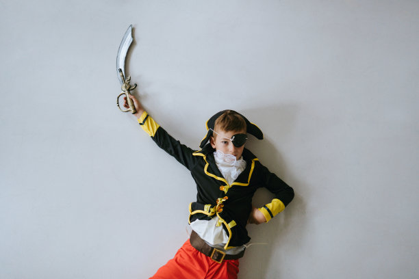 小海盗做好了战斗的准备图片下载