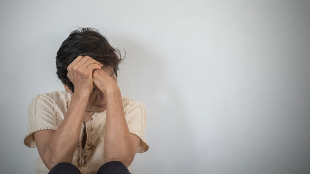 老年痴呆、阿尔茨海默病老年患者(老年妇女)有抑郁症、精神应激性疾病、记忆力丧失、精神分裂症症状图片下载