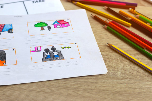 故事板绘图与铅笔创意素描卡通。故事板是一种按顺序显示的过程图像，用于预可视化电影、交互式媒体。概念草图的想法。图片下载