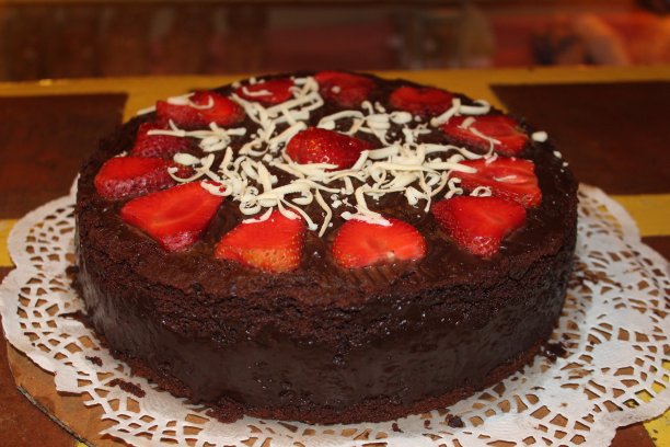 巧克力蛋糕和草莓图片下载