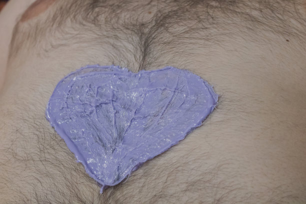 帅哥在美容院做脱毛手术图片下载