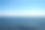 碧蓝的天空，碧蓝的海浪，柔软的海面，从船上看图片下载