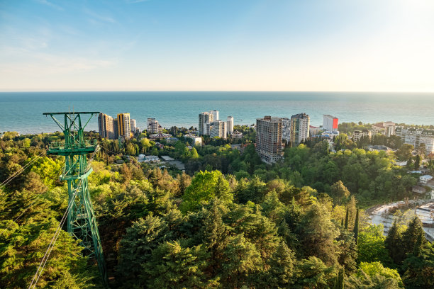 从索契植物园的塔上俯瞰大海。图片下载