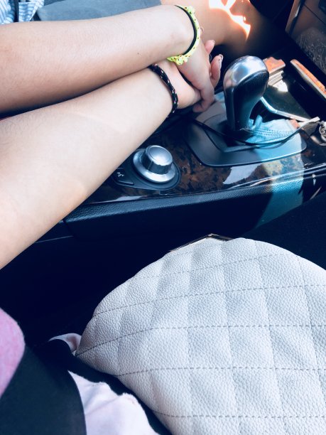 情侣手牵着手图片下载